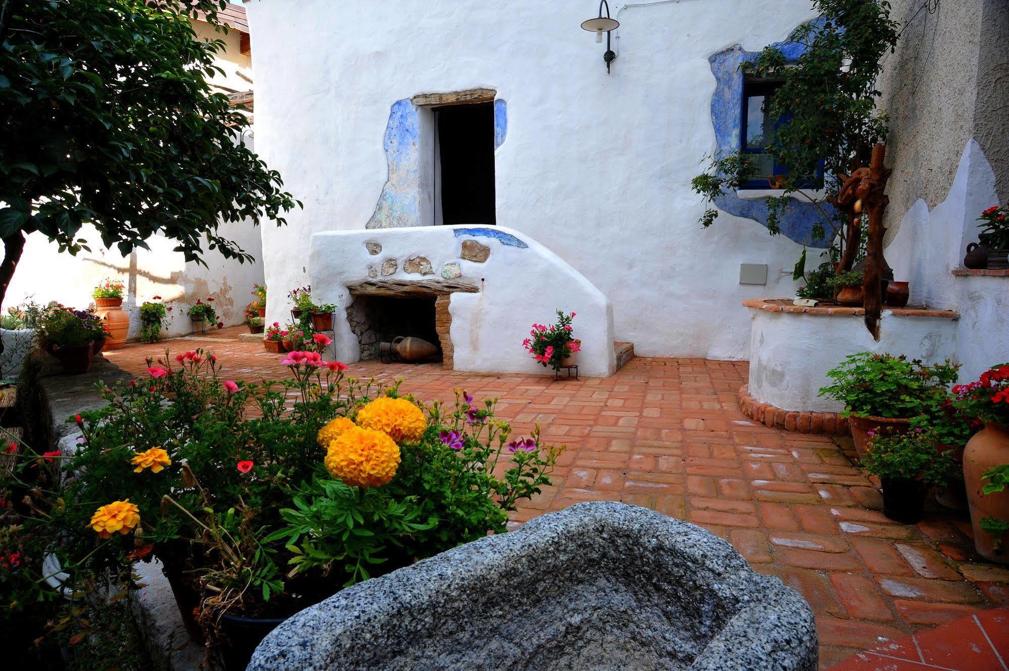 B&B Corte San Lussorio Oliena Exterior foto