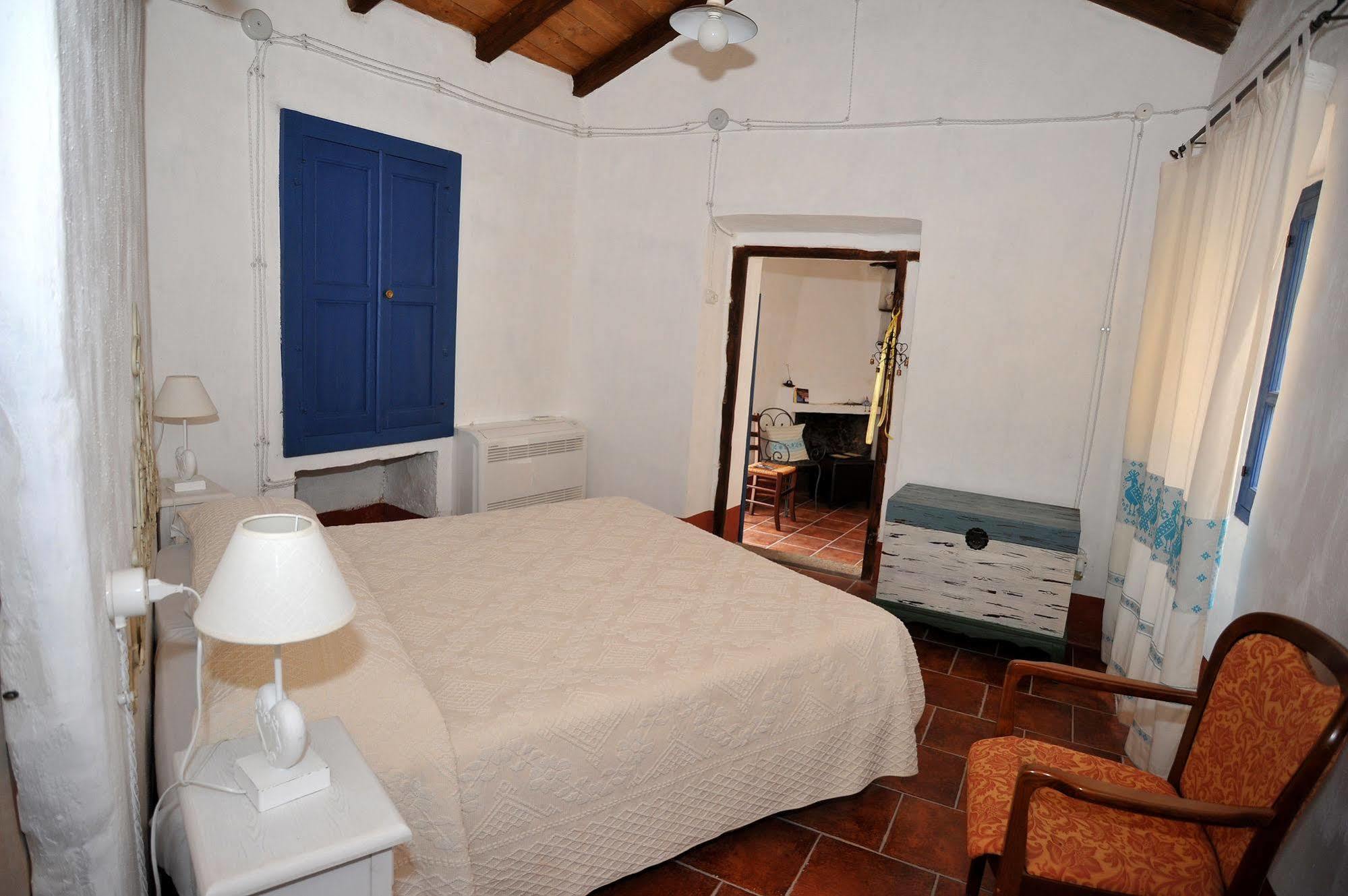 B&B Corte San Lussorio Oliena Exterior foto