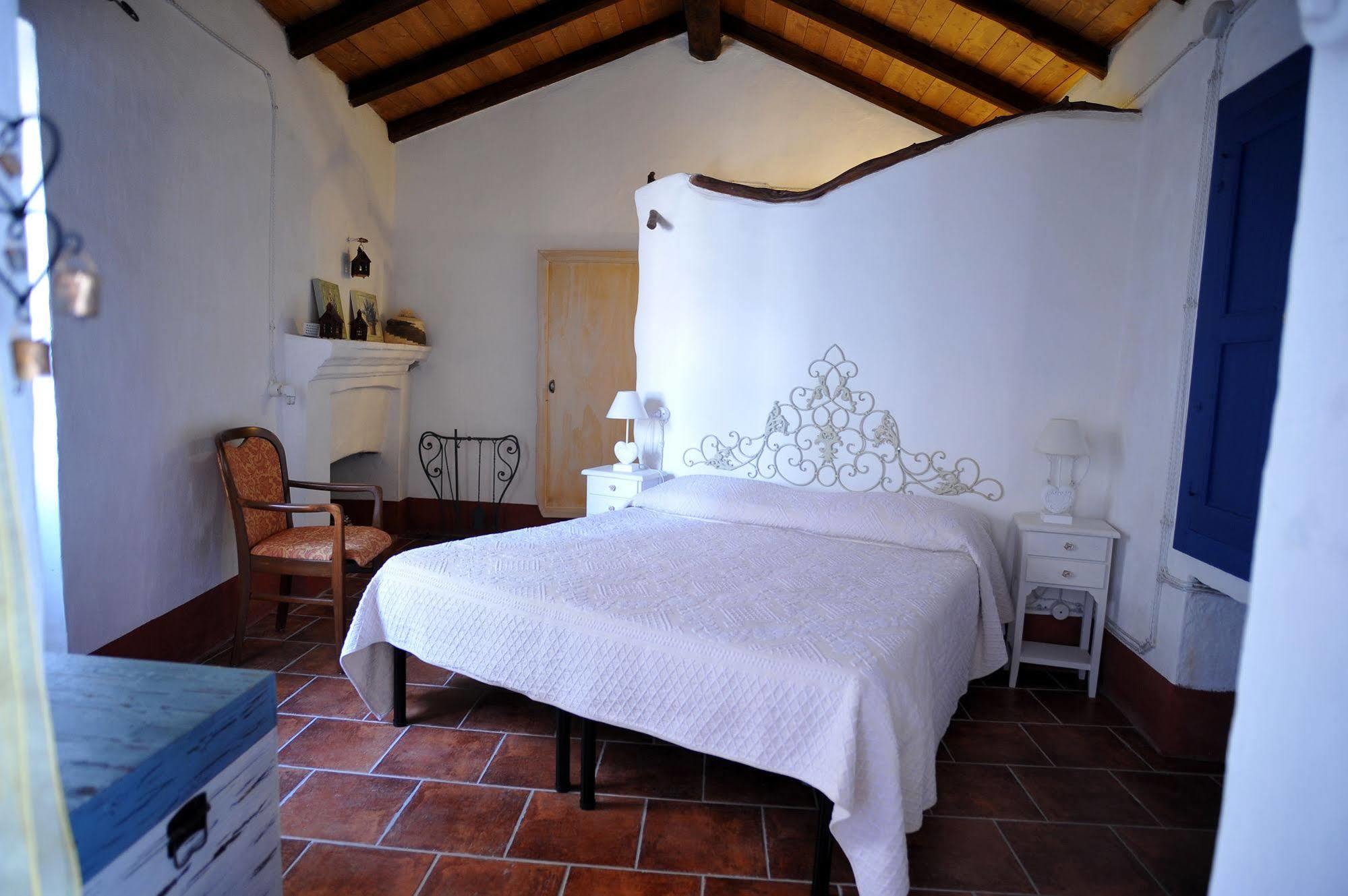 B&B Corte San Lussorio Oliena Exterior foto