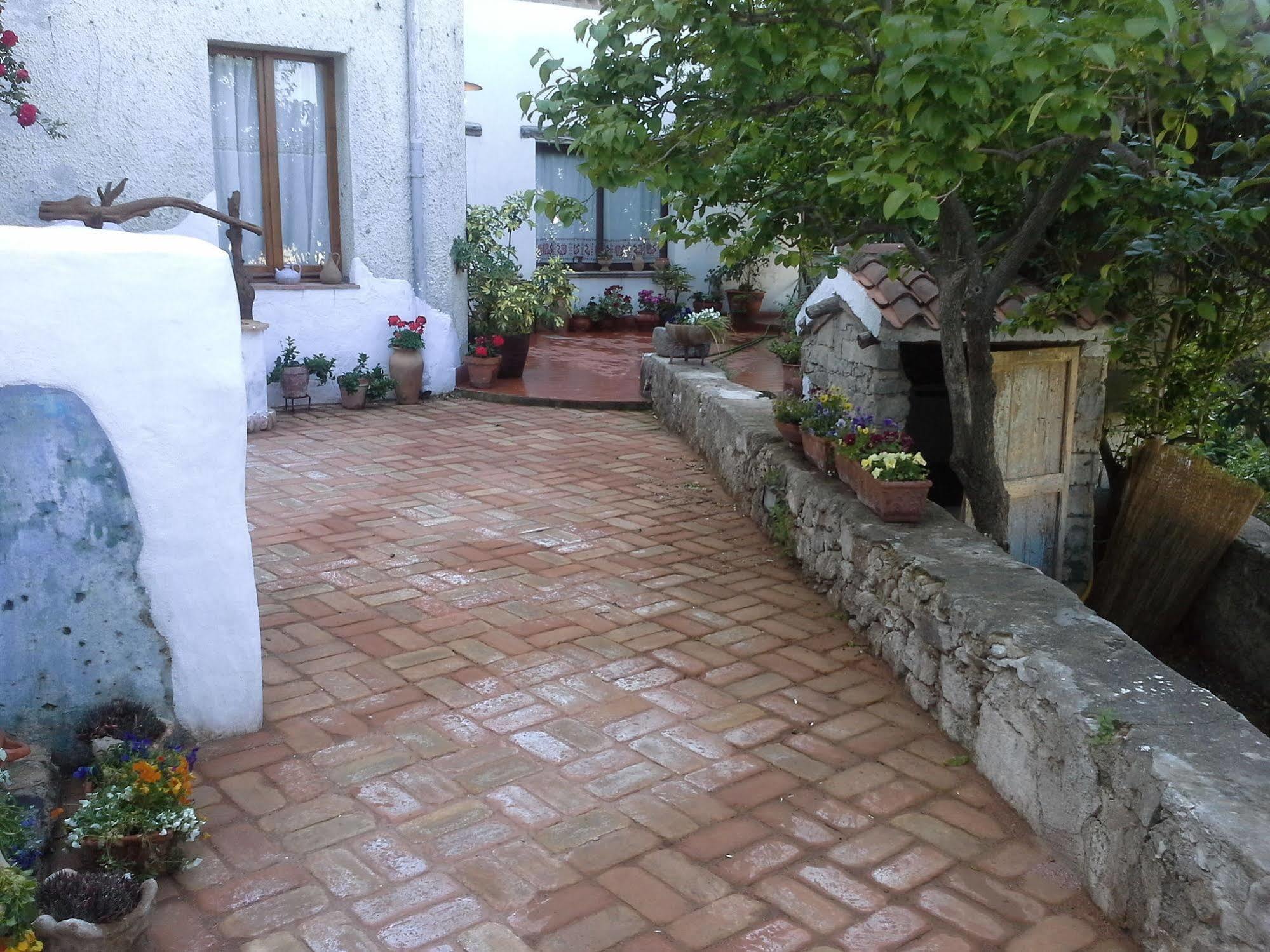 B&B Corte San Lussorio Oliena Exterior foto